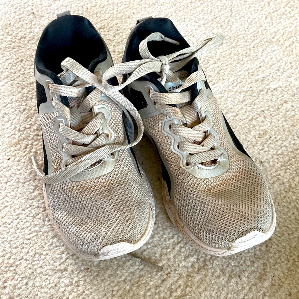 Bcg boys size 10 tennis / athletic shoes / sneakers